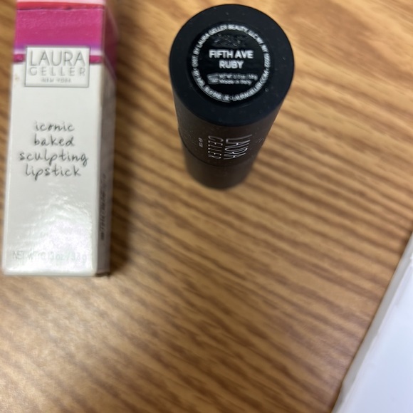 NIB Laura Geller Iconic Baked Sculpting Lipstick 💄 in “Fifth Ave. Ruby” 💋👄 - Picture 4 of 7